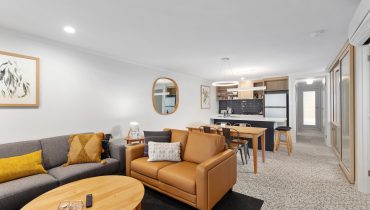 City Courtyard One - Living Room and Kitchen